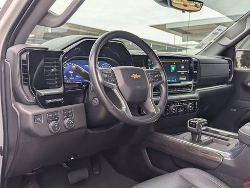 Certified 2022 Chevrolet Silverado 1500 LTZ w/ LTZ Premium Package AWD/4WD image 4