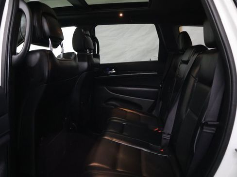 Used 2019 Jeep Grand Cherokee Overland AWD/4WD image 14