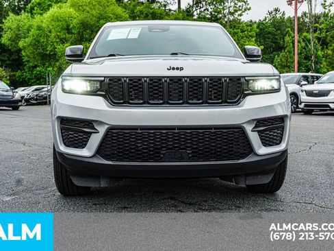 Used 2025 Jeep Grand Cherokee Altitude AWD/4WD image 9