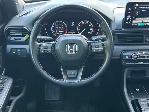 Used 2025 Honda Pilot TrailSport image 16