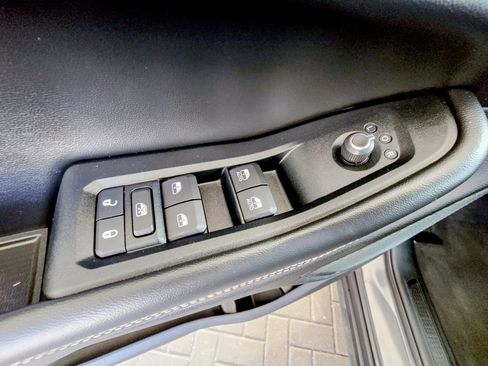 Used 2024 Jeep Grand Cherokee Limited w/ Black Appearance Package image 9