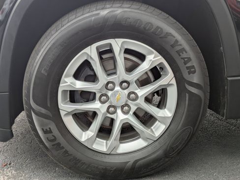 Used 2020 Chevrolet Traverse LS image 32