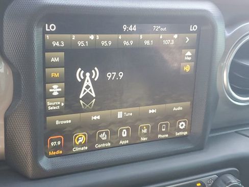 Used 2020 Jeep Wrangler Unlimited Sahara w/ Dual Top Group AWD/4WD image 26