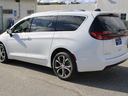 New 2026 Chrysler Pacifica Pinnacle image 6