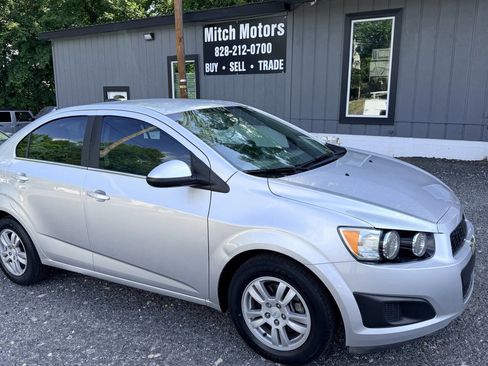 Used 2015 Chevrolet Sonic LT FWD image 2