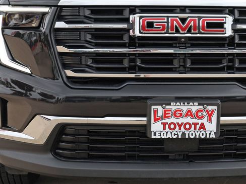 Used 2025 GMC Acadia Elevation FWD image 11