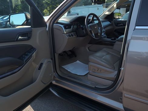 Used 2018 Chevrolet Tahoe LT w/ Luxury Package AWD/4WD image 16