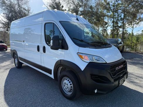 Used 2024 RAM ProMaster 2500 w/ Convenience Group image 3