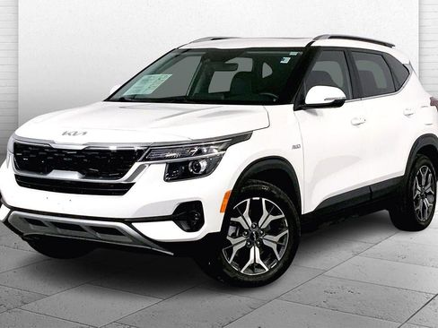 Used 2023 Kia Seltos EX image 12