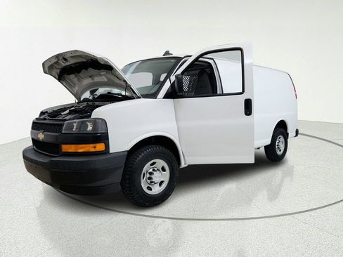 Used 2018 Chevrolet Express 3500 w/ Driver Convenience Package RWD image 10