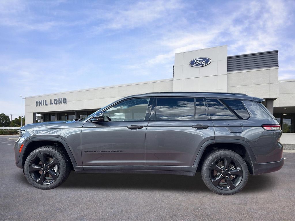Used 2023 Jeep Grand Cherokee L Laredo AWD/4WD image 4
