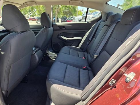 Used 2024 Nissan Altima 2.5 SV FWD image 13