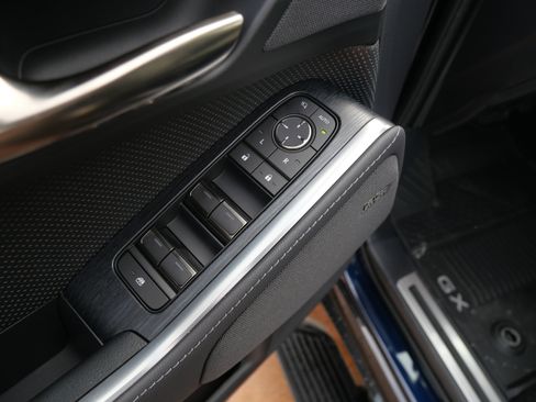 Used 2025 Lexus GX 550 w/ Accessory Package (2T) image 18