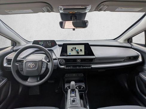 Used 2025 Toyota Prius LE image 18