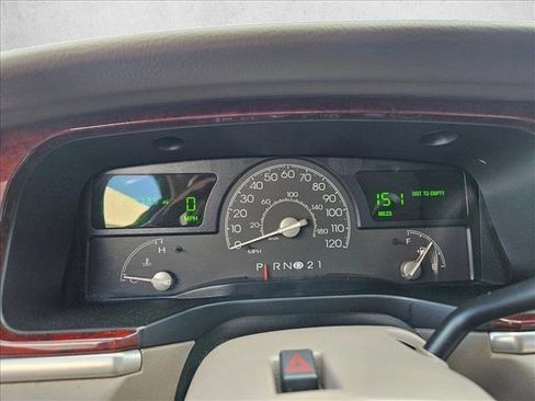 Used 2003 Lincoln Town Car Signature image 10