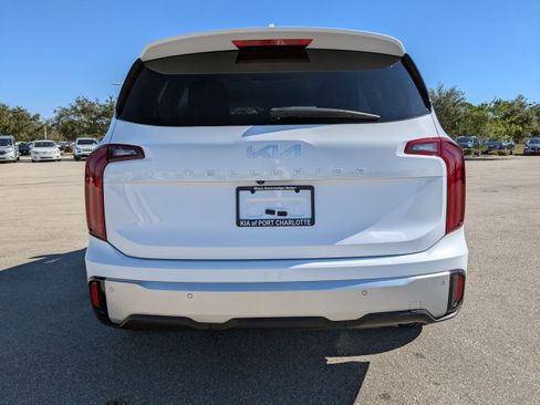 Certified 2024 Kia Telluride LX image 6