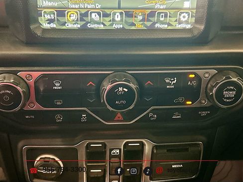 Used 2023 Jeep Gladiator Mojave w/ LED Lighting Group AWD/4WD image 15