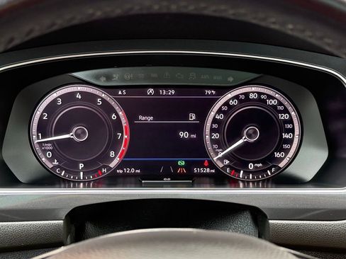 Used 2018 Volkswagen Tiguan SEL Premium image 35