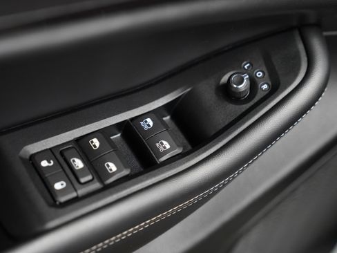 Used 2023 Jeep Grand Cherokee Altitude image 17