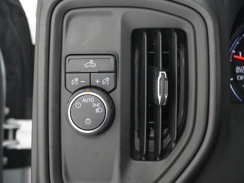 Used 2025 Chevrolet Silverado 1500 Custom image 16