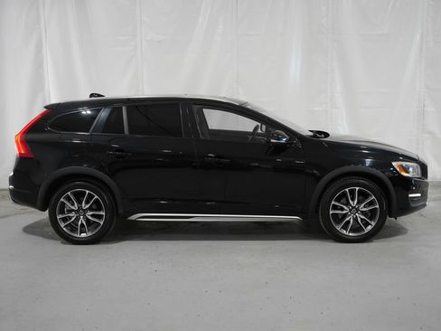 Used 2015 Volvo V60 T5 Cross Country Platinum w/ Climate Package AWD/4WD image 7