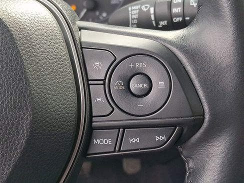 Used 2023 Toyota Corolla Cross LE image 21