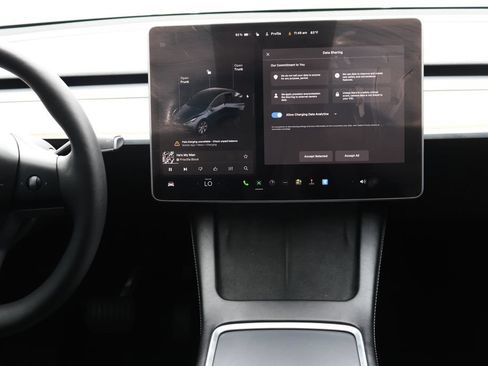 Used 2024 Tesla Model Y 2WD image 17