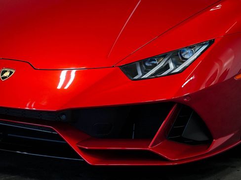 Used 2021 Lamborghini Huracan EVO image 9