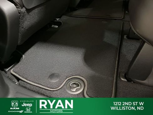 New 2026 Chrysler Pacifica Select AWD/4WD image 22