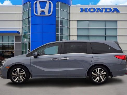 Certified 2023 Honda Odyssey Touring image 3