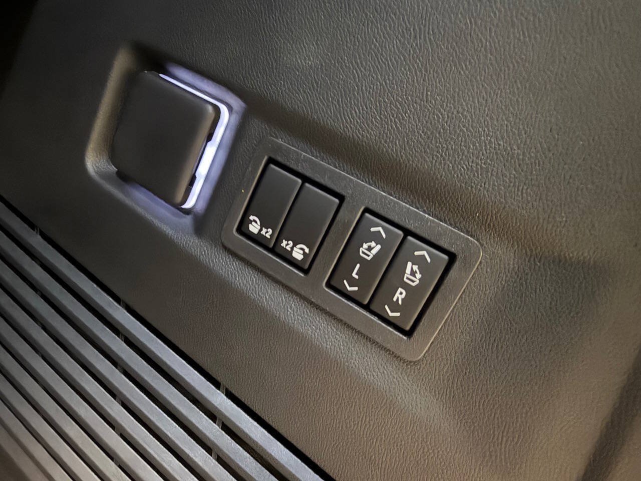 Used 2026 GMC Yukon Denali Ultimate w/ LPO, Floor Liner Package AWD/4WD image 34