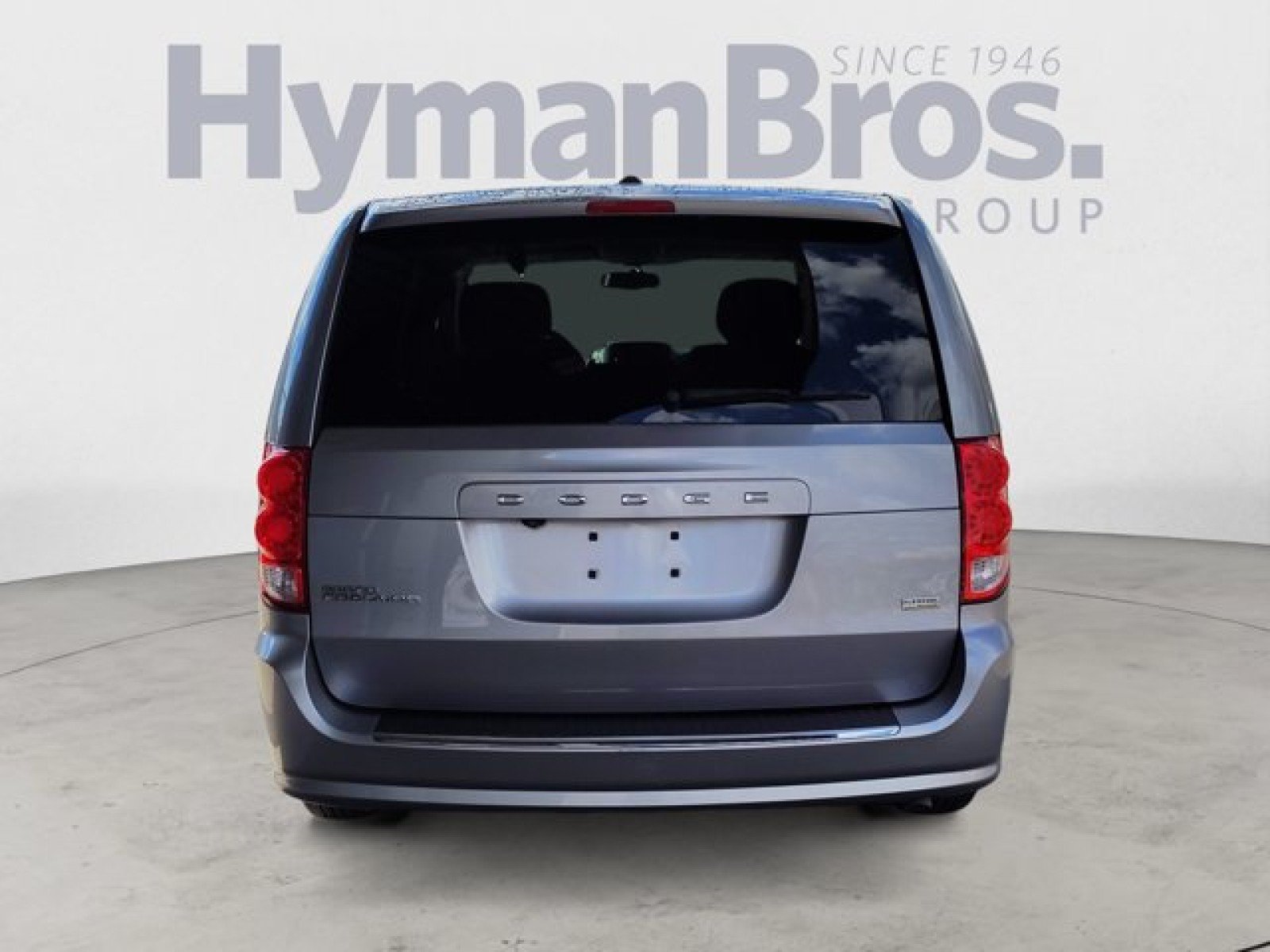 Used 2018 Dodge Grand Caravan SE w/ UConnect Hands-Free Group FWD image 4