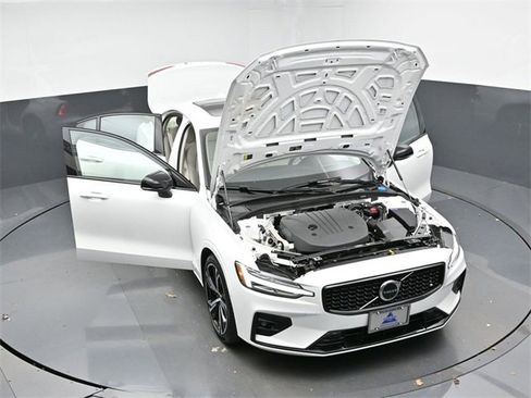 Used 2024 Volvo S60 B5 Ultimate image 48