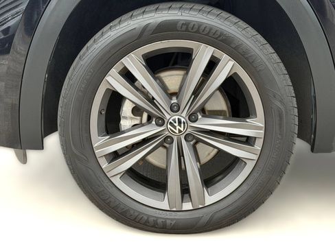 Used 2021 Volkswagen Atlas Cross Sport SE FWD image 12