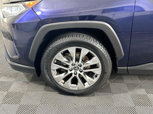 Used 2021 Toyota RAV4 XLE Premium FWD image 11