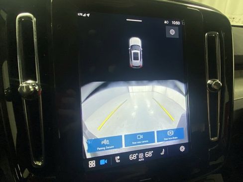 Used 2025 Volvo XC40 B5 Core image 26