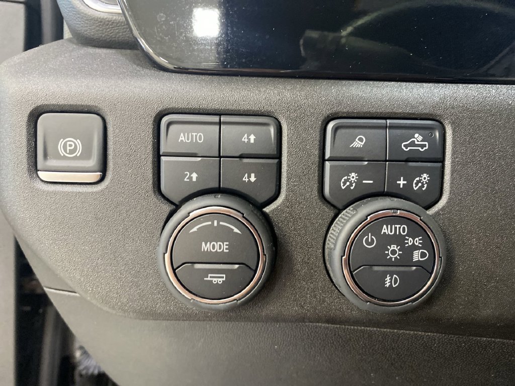 Used 2025 Chevrolet Silverado 3500 High Country AWD/4WD image 23