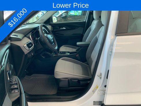 Used 2021 Chevrolet TrailBlazer LS FWD image 3