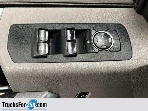 Used 2015 Ford F150 XLT image 25