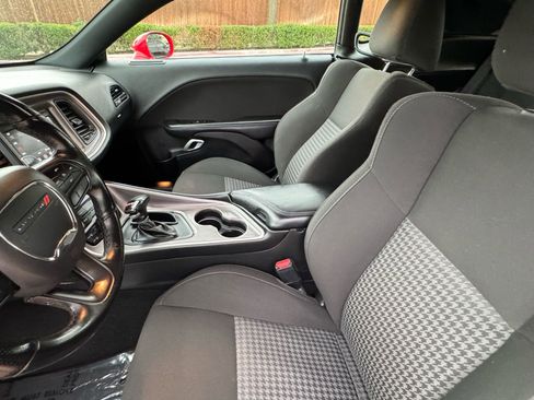 Used 2022 Dodge Challenger GT image 21