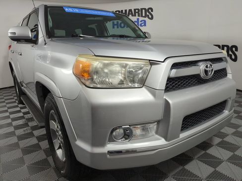 Used 2011 Toyota 4Runner SR5 w/ Premium Pkg w/Leather RWD image 6