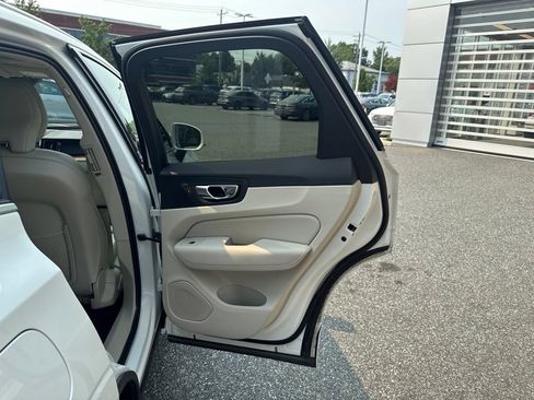 Used 2019 Volvo XC60 T6 Momentum w/ Multimedia Package AWD/4WD image 26
