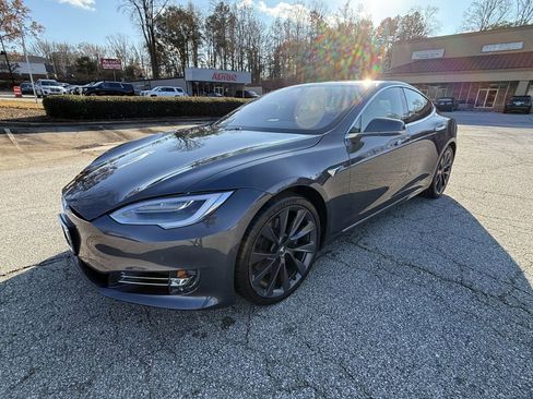 Used 2020 Tesla Model S Long Range Plus image 3