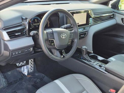 Used 2025 Toyota Camry SE w/ Convenience Package FWD image 9