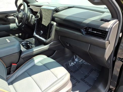 Used 2026 GMC Yukon AT4 w/ AT4 Premium Plus Package AWD/4WD image 29