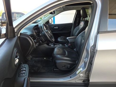 Used 2019 Jeep Cherokee Trailhawk AWD/4WD image 22