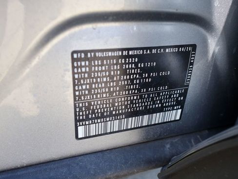 Used 2025 Volkswagen Tiguan SE image 32