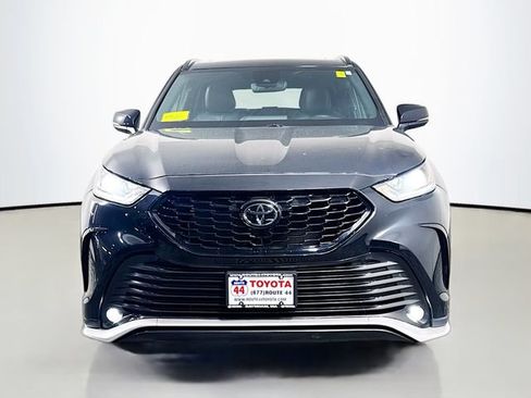 Used 2022 Toyota Highlander XSE AWD/4WD image 9