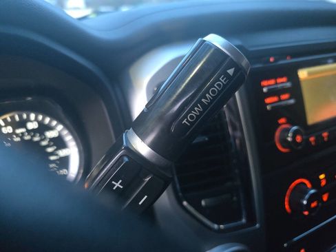 Used 2017 Nissan Titan SV image 24