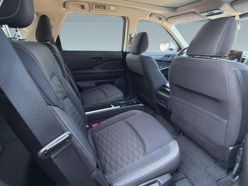 Used 2023 Nissan Pathfinder SV w/ SV Premium Package FWD image 30
